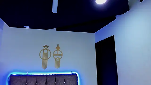 BrigitteRoy  online show from March 21, 2025, 7:02 pm