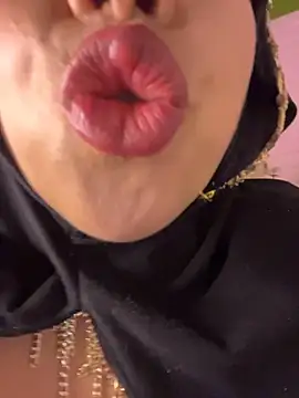 zahra Jalid online show from April 18, 2026, 3:27 pm