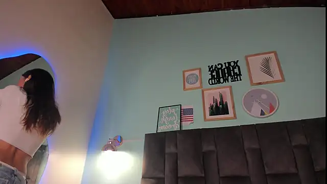 SabrinaSpell  online show from February 6, 2025, 11:43 am