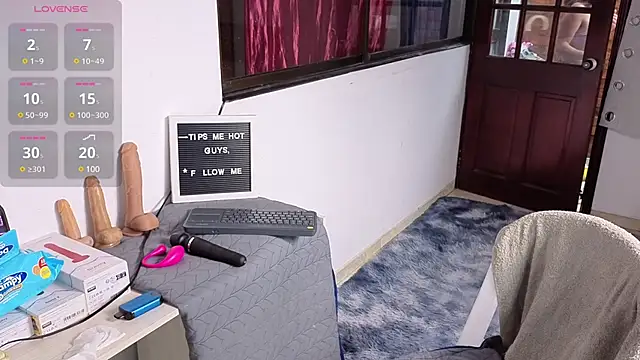 SexLaura  online show from March 20, 2025, 10:40 pm