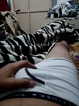 alejo5288 online show from October 20, 2025, 4:57 am