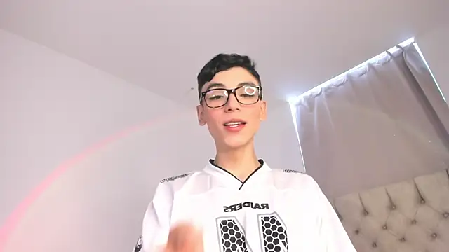 ThomyThompson online show from September 13, 2025, 2:50 pm