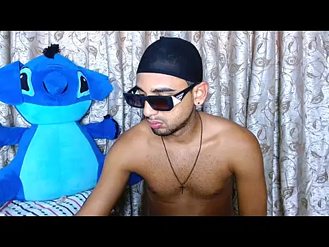 dannyhardx online show from November 28, 2025, 9:17 pm