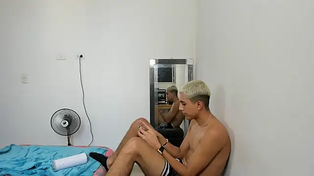 Latinos 2001 online show from March 22, 2025, 6:14 pm