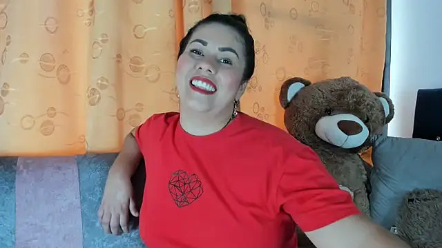 thamara226 online show from January 14, 2026, 3:39 pm