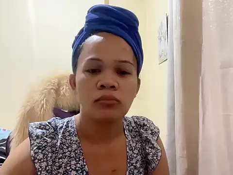 SophiaCourthaway online show from June 12, 2026, 1:37 am