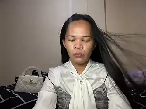 SophiaCourthaway online show from June 26, 2026, 1:48 pm