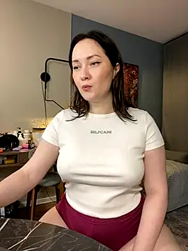 Kiss My Body online show from November 9, 2025, 6:39 pm