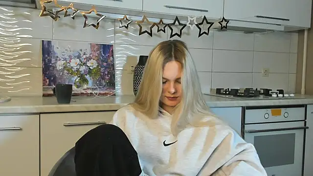 Snapshot of SynnoveEyre chatting on February 3, 2025, 2:24 pm SynnoveEyre online show from February 3, 2025, 2:24 pm