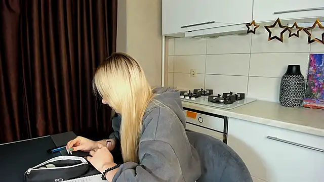 Snapshot of SynnoveEyre chatting on February 14, 2025, 2:12 pm SynnoveEyre online show from February 14, 2025, 2:12 pm