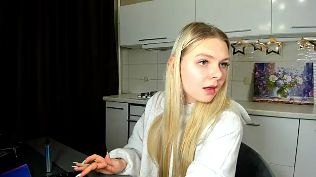 Snapshot of SynnoveEyre chatting on February 17, 2025, 5:43 pm SynnoveEyre online show from February 17, 2025, 5:43 pm