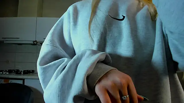 Snapshot of SynnoveEyre chatting on February 18, 2025, 5:21 pm SynnoveEyre online show from February 18, 2025, 5:21 pm