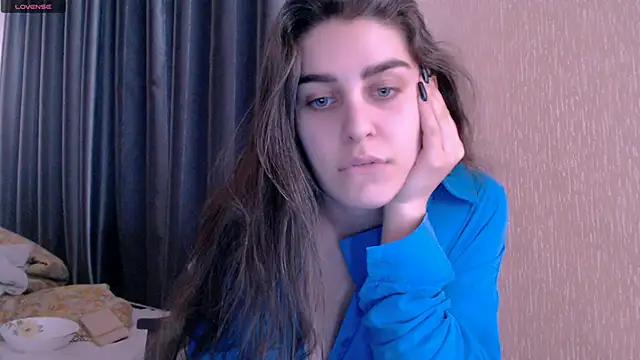 Snapshot of _Roselina_ chatting on February 19, 2025, 11:17 am Roselina online show from February 19, 2025, 11:17 am