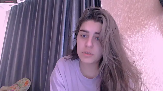 Snapshot of _Roselina_ chatting on February 26, 2025, 6:58 am Roselina online show from February 26, 2025, 6:58 am