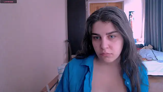 Snapshot of _Roselina_ chatting on March 9, 2025, 6:39 am Roselina online show from March 9, 2025, 6:39 am