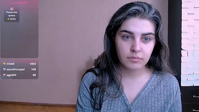 Snapshot of _Roselina_ chatting on October 9, 2025, 6:33 am Roselina online show from October 9, 2025, 6:33 am