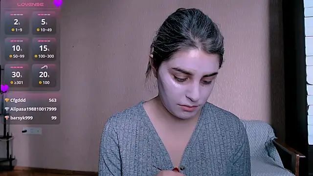 Snapshot of _Roselina_ chatting on October 28, 2025, 11:25 am Roselina online show from October 28, 2025, 11:25 am