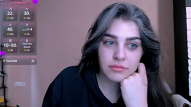 Snapshot of _Roselina_ chatting on November 11, 2025, 6:02 am Roselina online show from November 11, 2025, 6:02 am