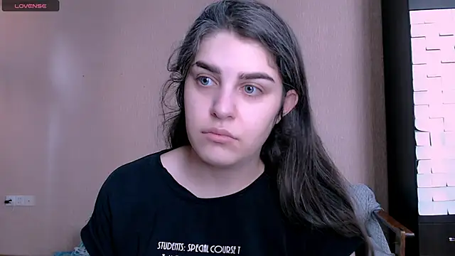 Snapshot of _Roselina_ chatting on November 17, 2025, 7:47 am Roselina online show from November 17, 2025, 7:47 am