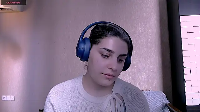 Snapshot of _Roselina_ chatting on November 22, 2025, 11:09 am Roselina online show from November 22, 2025, 11:09 am