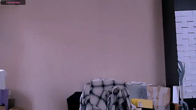 Snapshot of _Roselina_ chatting on December 4, 2025, 7:28 am Roselina online show from December 4, 2025, 7:28 am