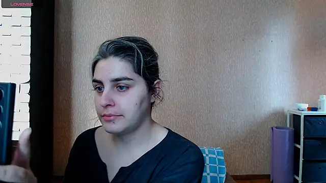 Snapshot of _Roselina_ chatting on March 6, 2026, 8:55 am Roselina online show from March 6, 2026, 8:55 am