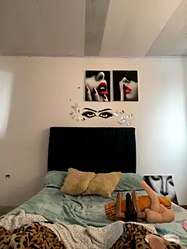 Keyler True18 online show from September 19, 2025, 12:39 pm