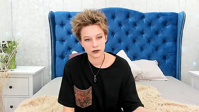 via mayer  online show from March 14, 2025, 11:32 pm