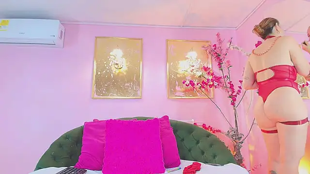 scarlette69 online show from February 15, 2026, 7:43 pm