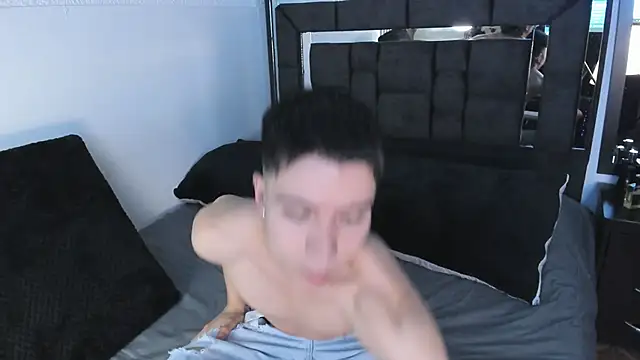 alanblack1 online show from September 18, 2025, 2:35 am