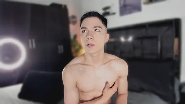 alanblack1 online show from April 17, 2026, 2:20 pm