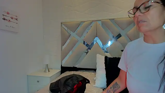 raquell moore online show from March 6, 2025, 8:19 am