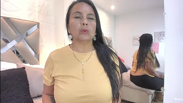 raquell moore online show from April 23, 2026, 12:23 am