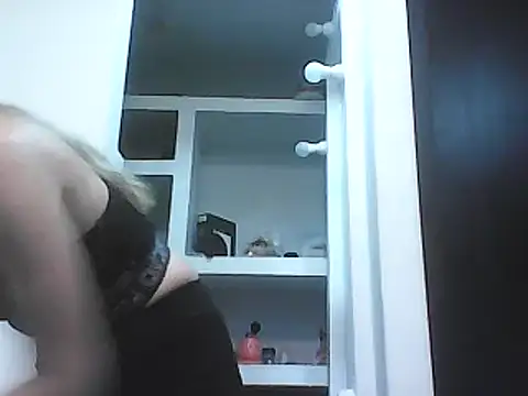 VittoriaTaylor online show from March 12, 2025, 1:03 am