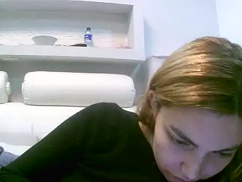 VittoriaTaylor online show from November 28, 2025, 2:03 am