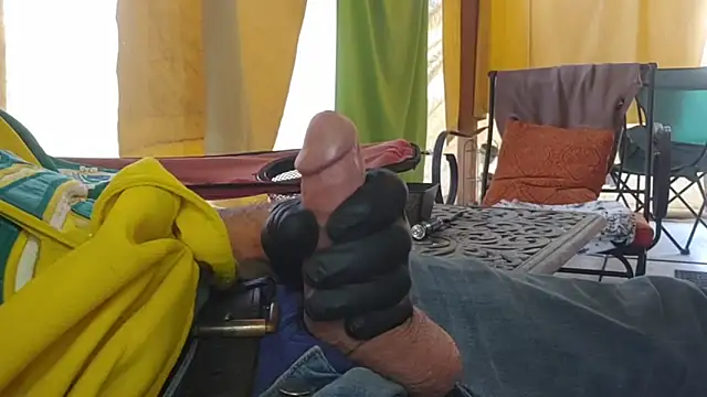 bwcbeat83 online show from February 28, 2026, 10:44 pm