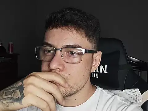 Dyllan   online show from October 29, 2025, 1:52 am