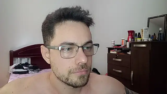 Snapshot of Dyllan__ chatting on June 9, 2026, 3:23 pm Dyllan online show from June 9, 2026, 3:23 pm