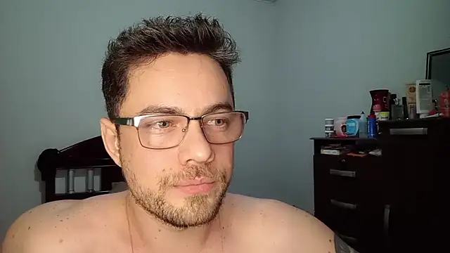 Snapshot of Dyllan__ chatting on June 16, 2026, 1:08 am Dyllan online show from June 16, 2026, 1:08 am