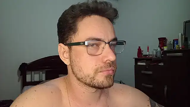 Snapshot of Dyllan__ chatting on June 19, 2026, 2:05 am Dyllan online show from June 19, 2026, 2:05 am