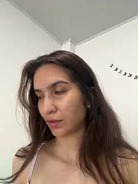 Bella still online show from February 13, 2026, 2:02 pm