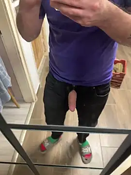 Snapshot of Klaus298 chatting on December 16, 2025, 9:09 pm Klaus298 online show from December 16, 2025, 9:09 pm