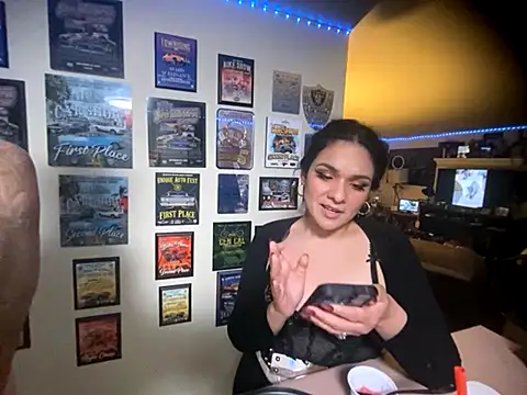 hornycouple818 online show from November 11, 2025, 4:12 am