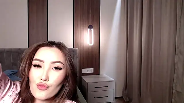 mystiksirenn online show from November 13, 2025, 3:55 pm