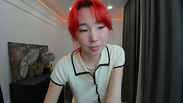 AnnaReyla online show from April 22, 2026, 11:12 am