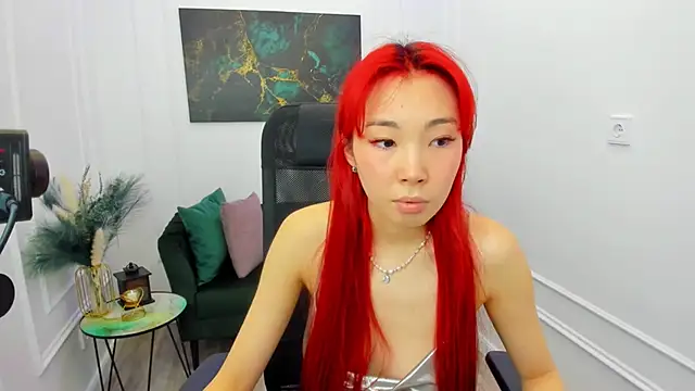 AnnaReyla online show from April 26, 2026, 12:47 pm