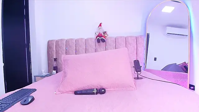 Auroraa miller online show from December 20, 2025, 12:01 pm