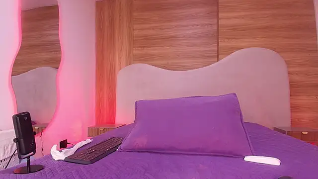 Auroraa miller online show from April 11, 2026, 3:11 am