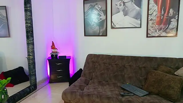 loretahorny online show from November 26, 2025, 1:23 pm