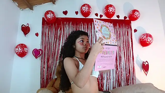 lucie petite online show from February 13, 2025, 9:38 pm